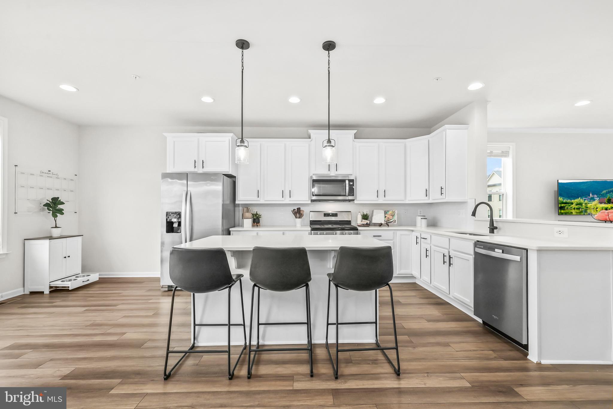 4925 VISTA GLEN LANE