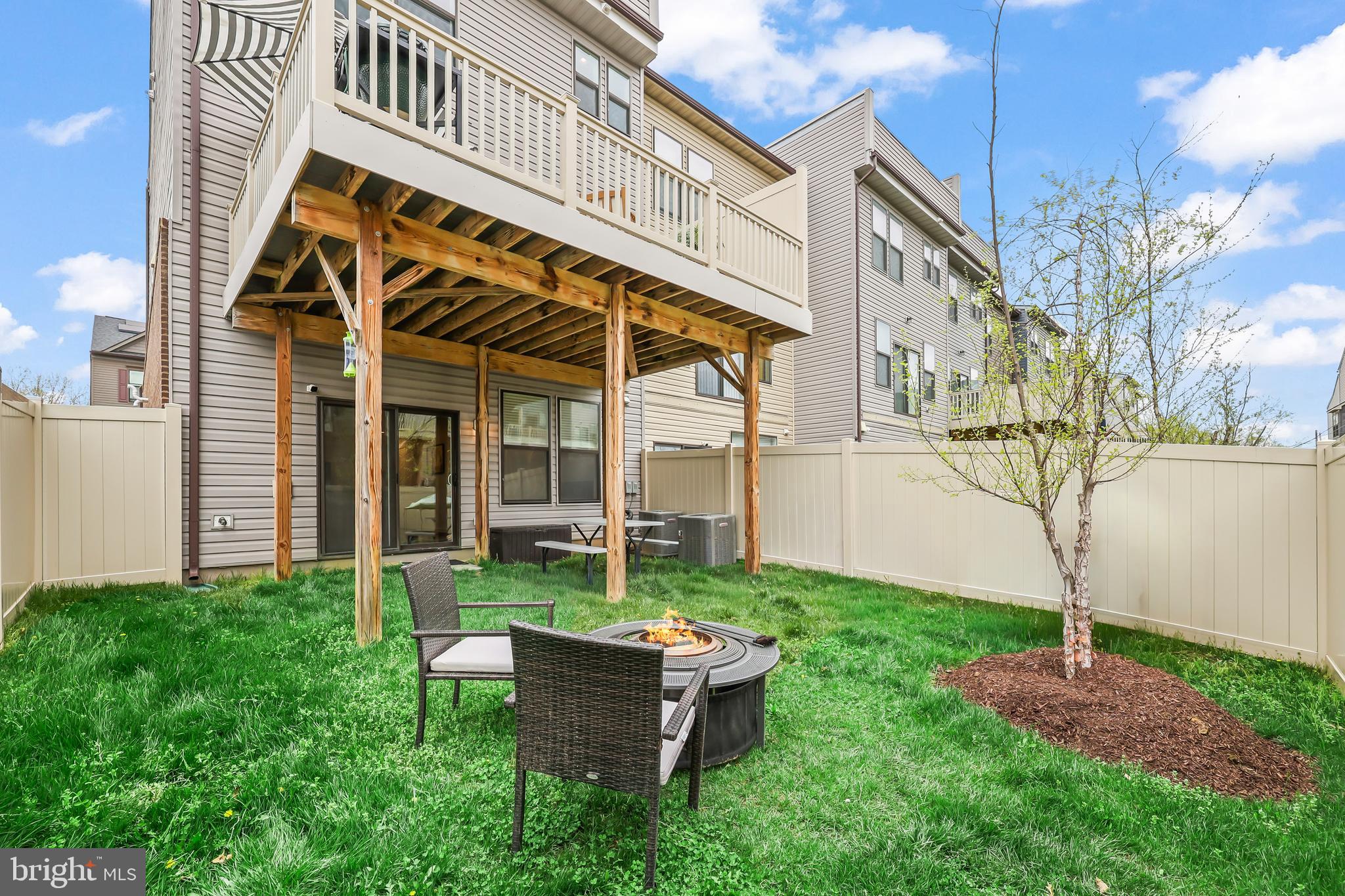 4925 VISTA GLEN LANE