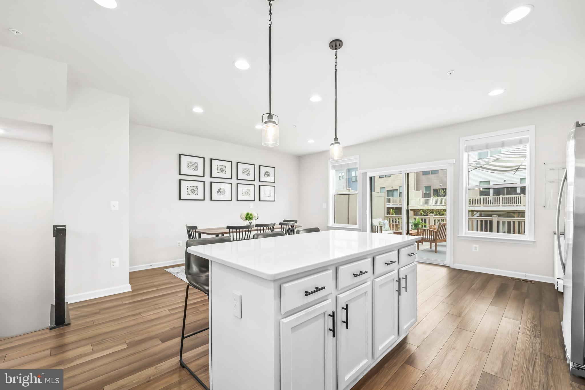 4925 VISTA GLEN LANE