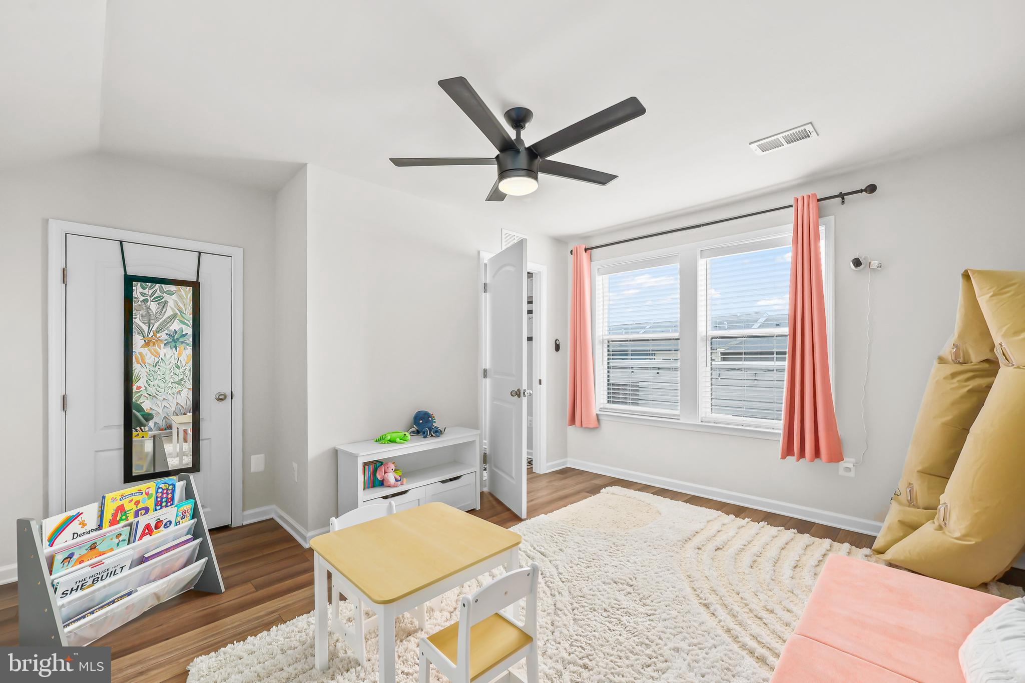 4925 VISTA GLEN LANE