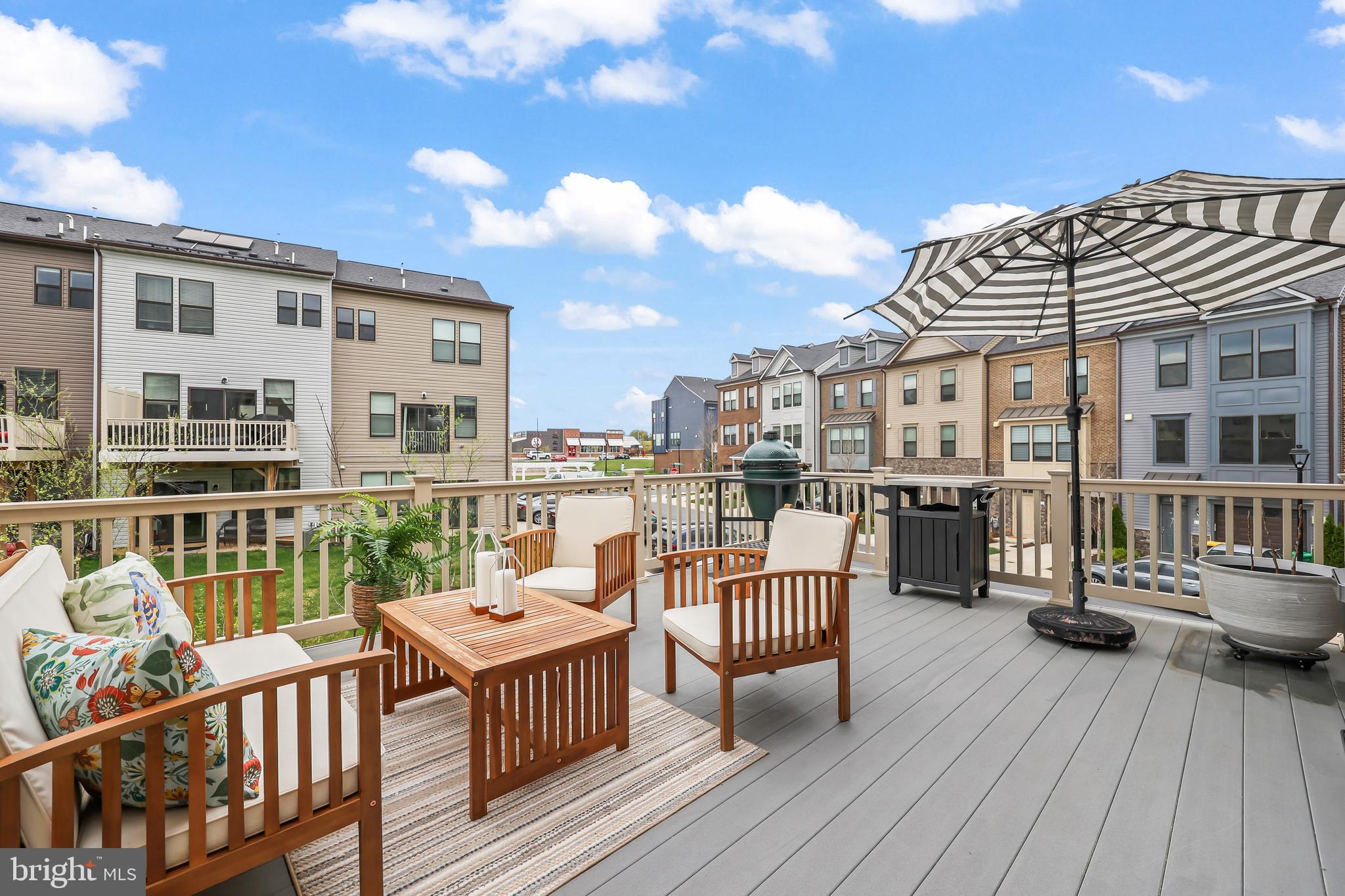 4925 VISTA GLEN LANE