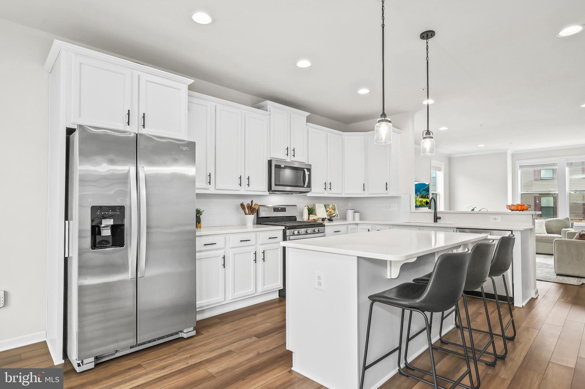 4925 VISTA GLEN LANE