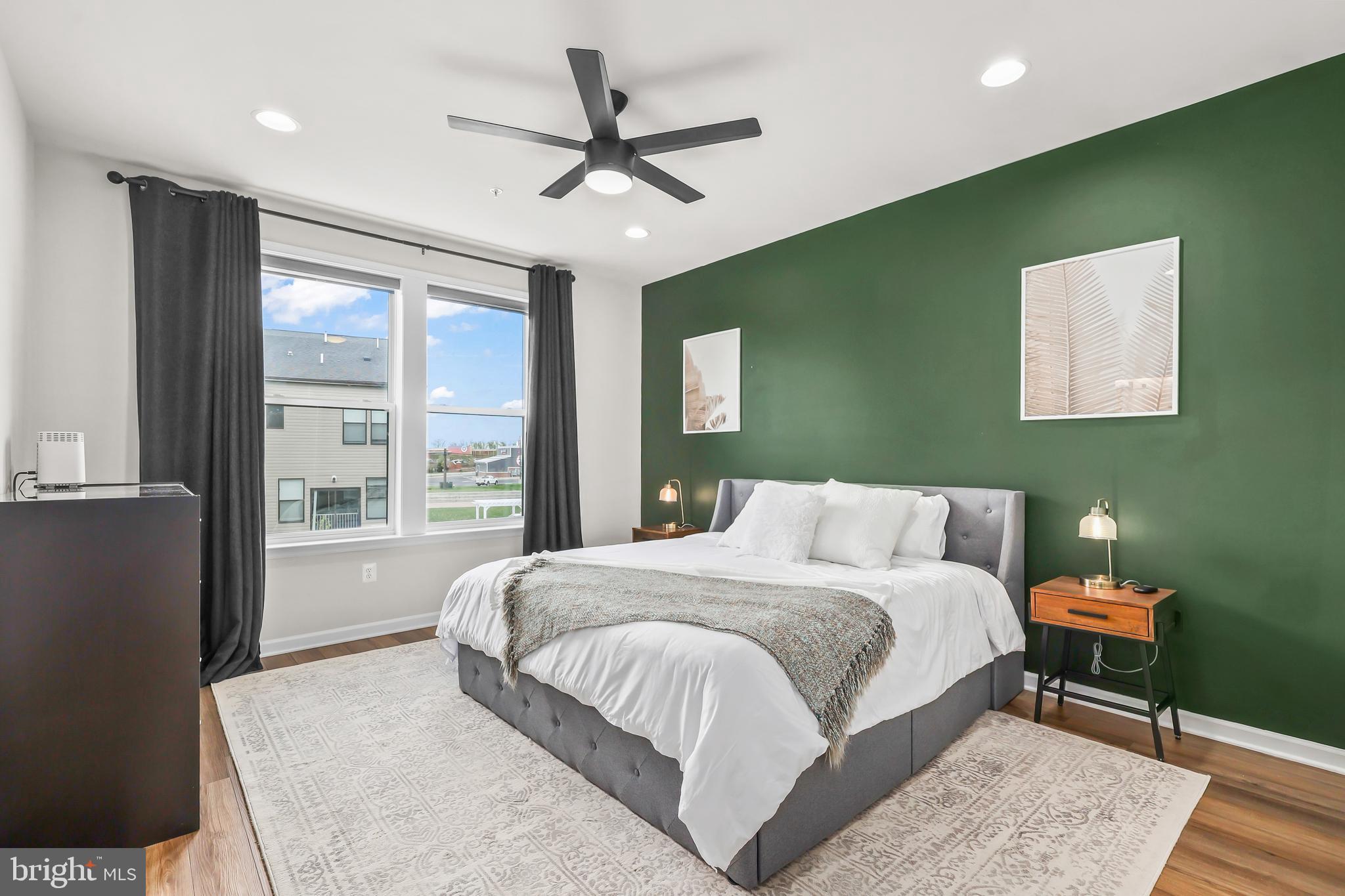 4925 VISTA GLEN LANE