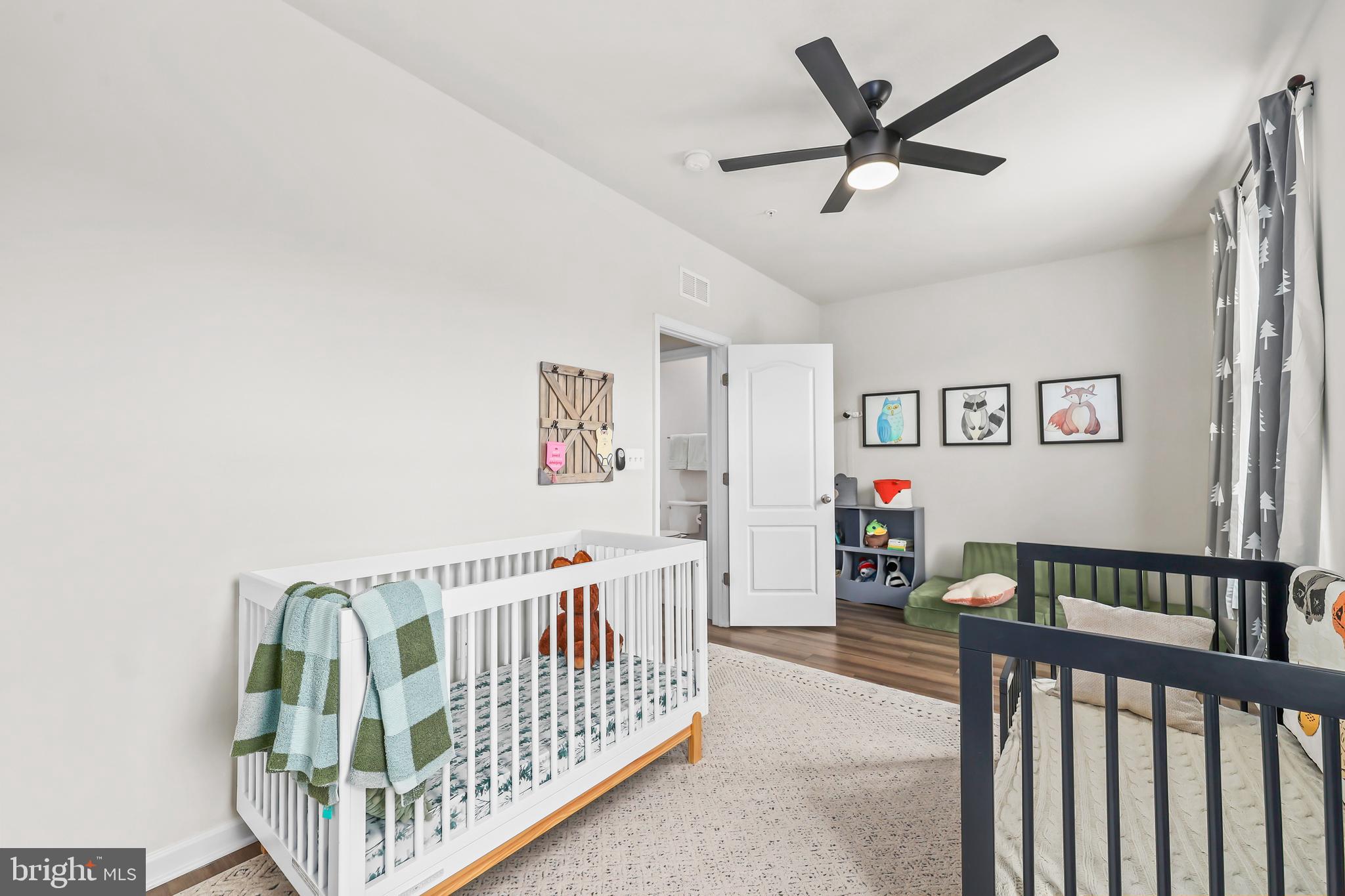 4925 VISTA GLEN LANE