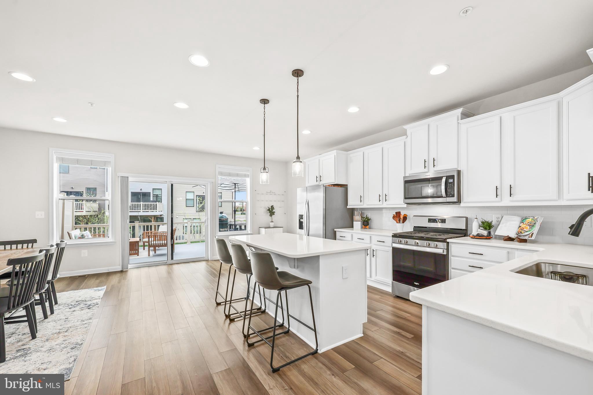 4925 VISTA GLEN LANE