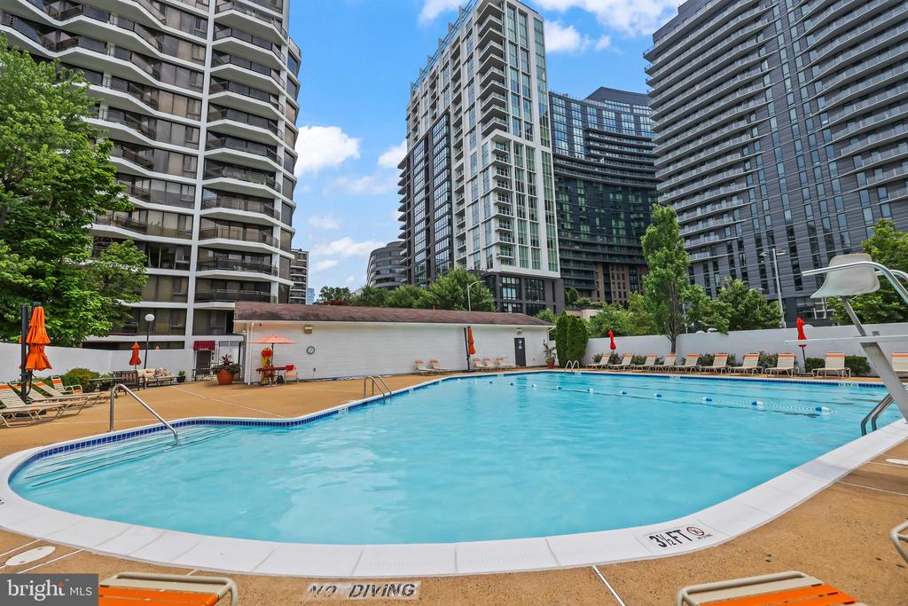 1530 KEY BOULEVARD Unit: 920
