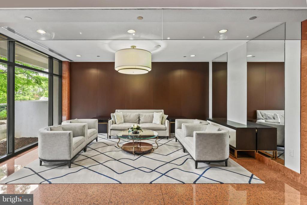 1530 KEY BOULEVARD Unit: 920