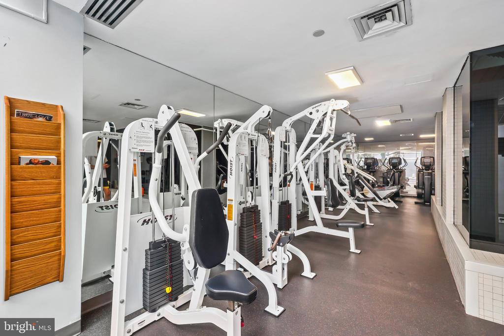 1530 KEY BOULEVARD Unit: 920