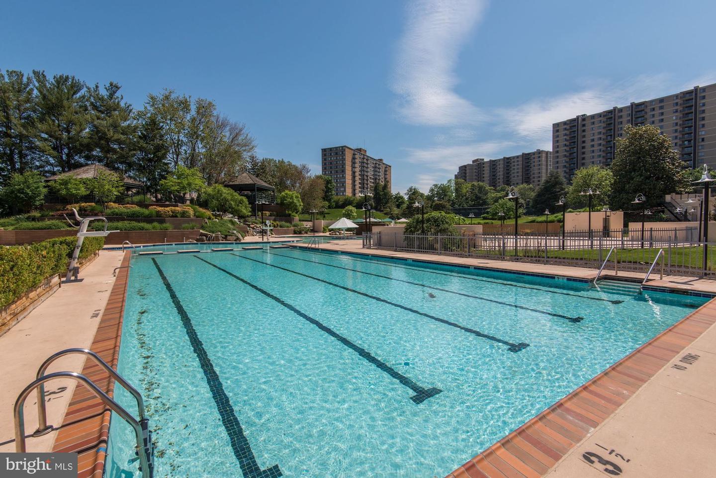 203 Yoakum Pkwy #208