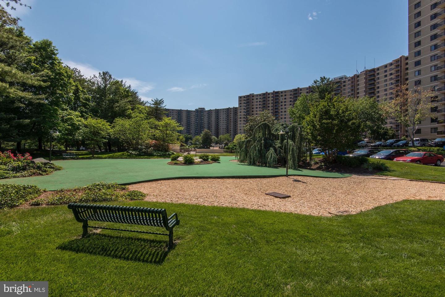 203 Yoakum Pkwy #208
