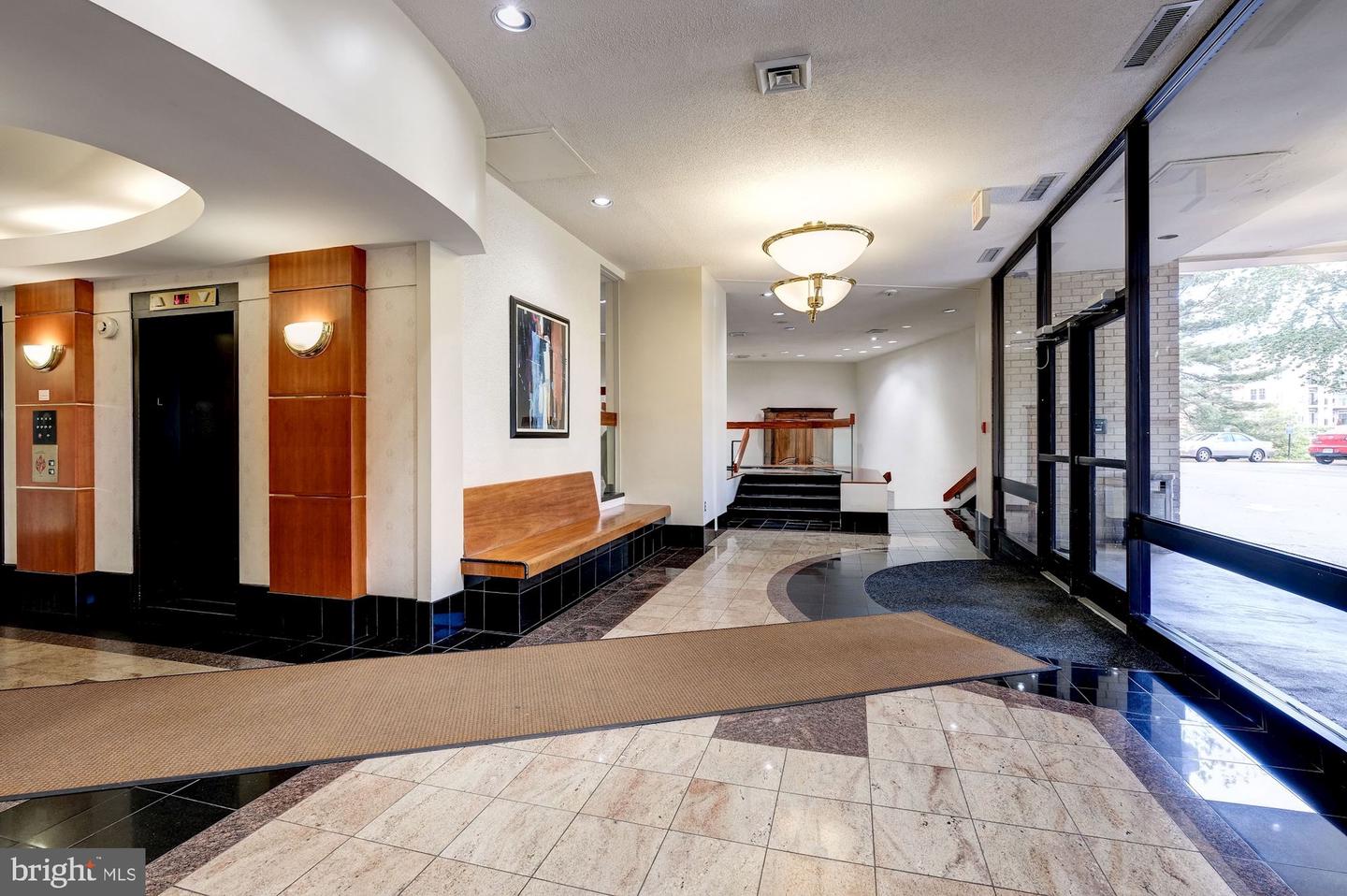 203 Yoakum Pkwy #208