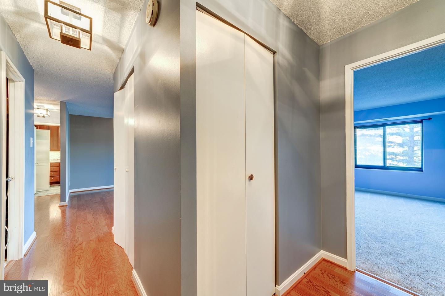 203 Yoakum Pkwy #208