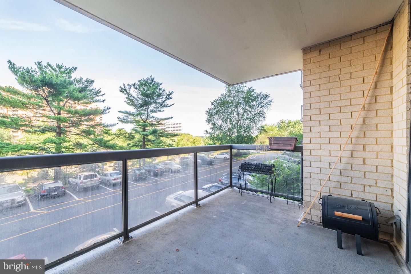 203 Yoakum Pkwy #208