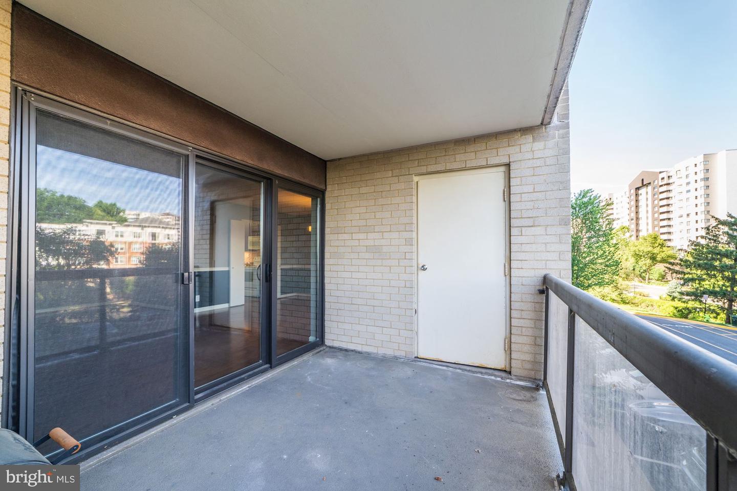 203 Yoakum Pkwy #208