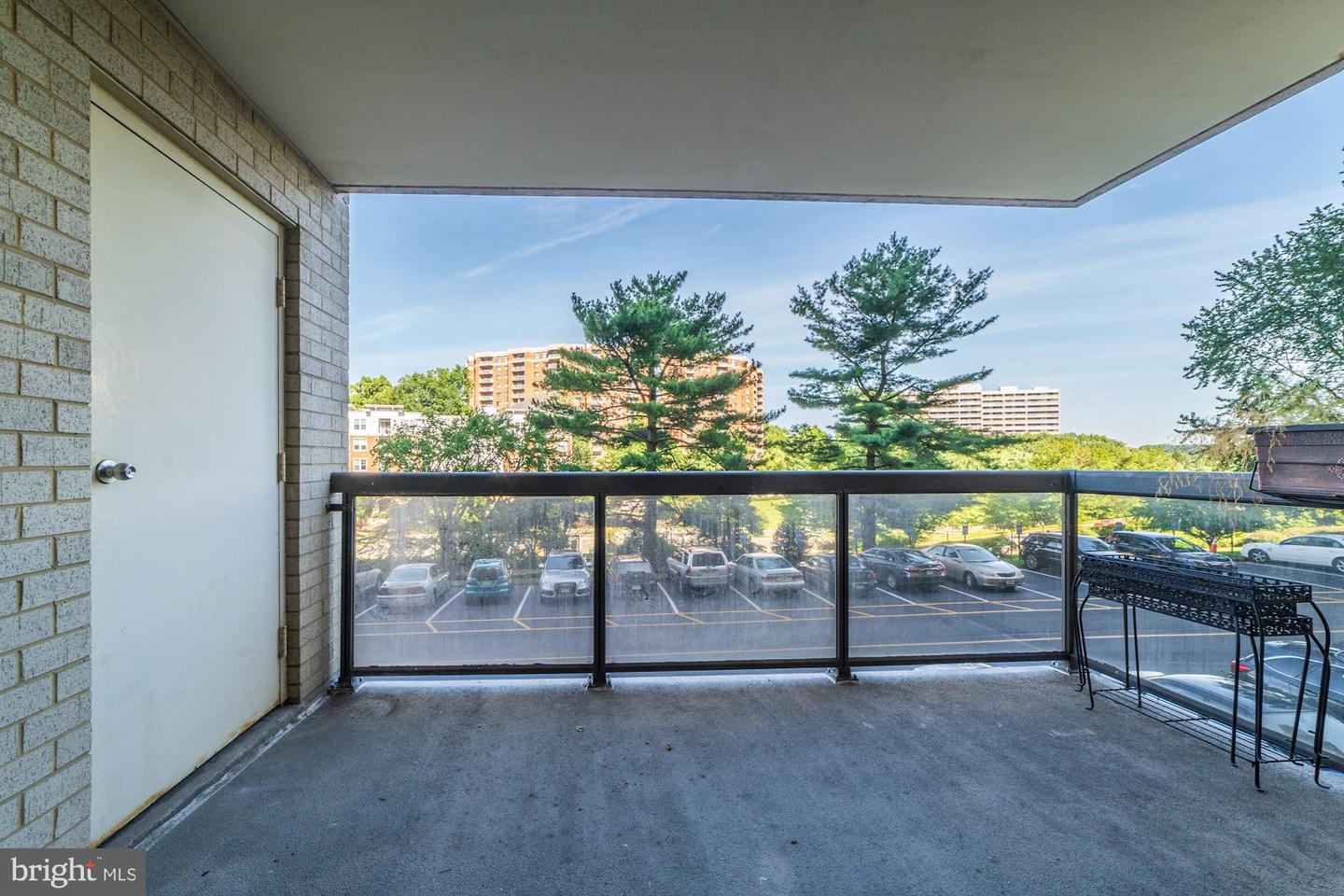 203 Yoakum Pkwy #208