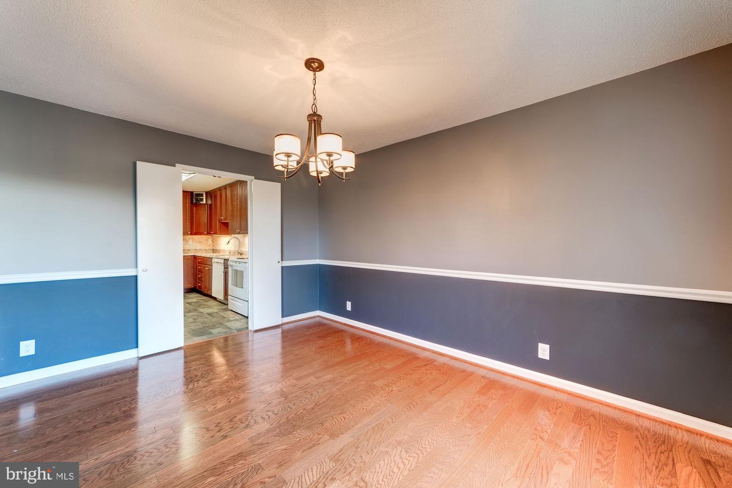 203 Yoakum Pkwy #208