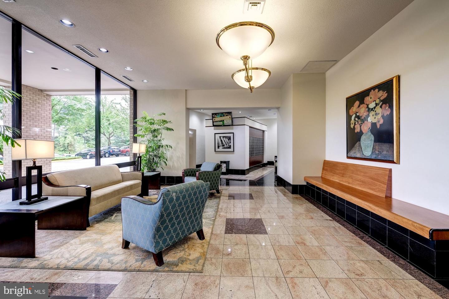 203 Yoakum Pkwy #208