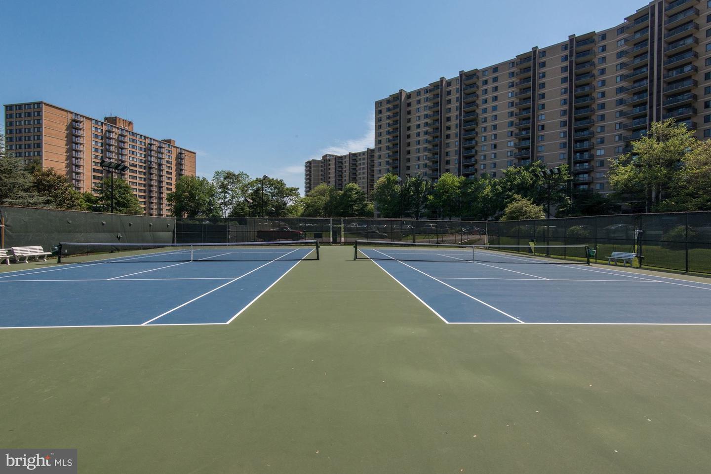 203 Yoakum Pkwy #208