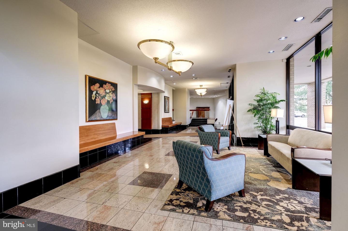203 Yoakum Pkwy #208