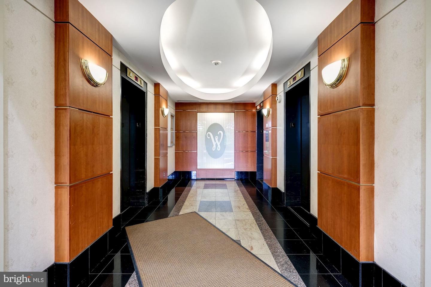 203 Yoakum Pkwy #208
