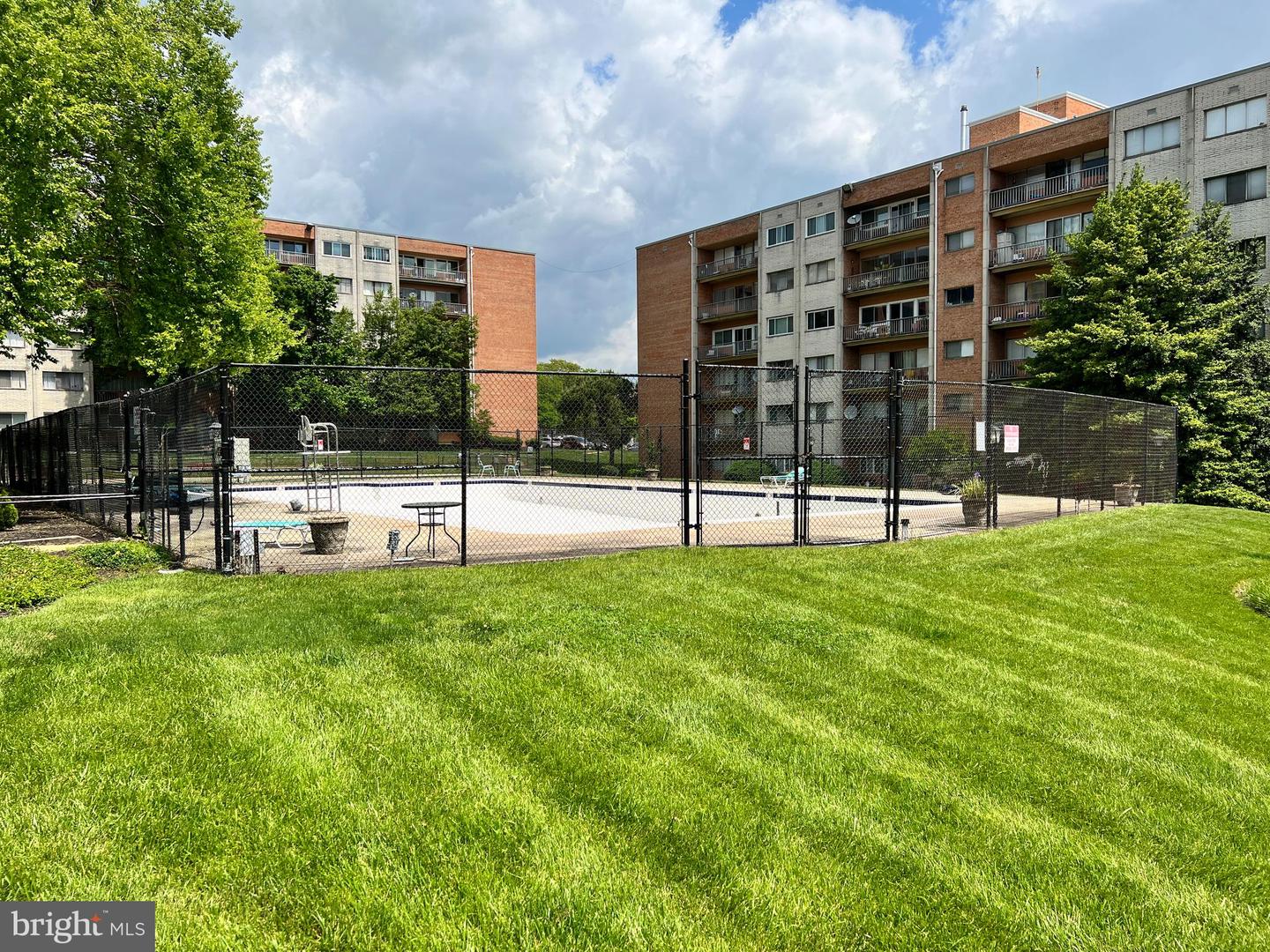 5801 Quantrell Ave #406