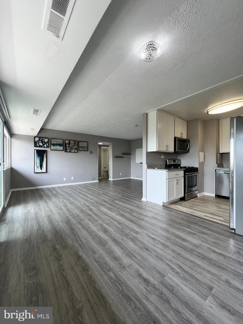 5801 Quantrell Ave #406