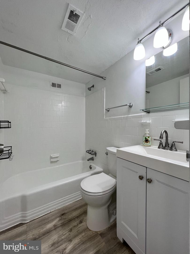 5801 Quantrell Ave #406