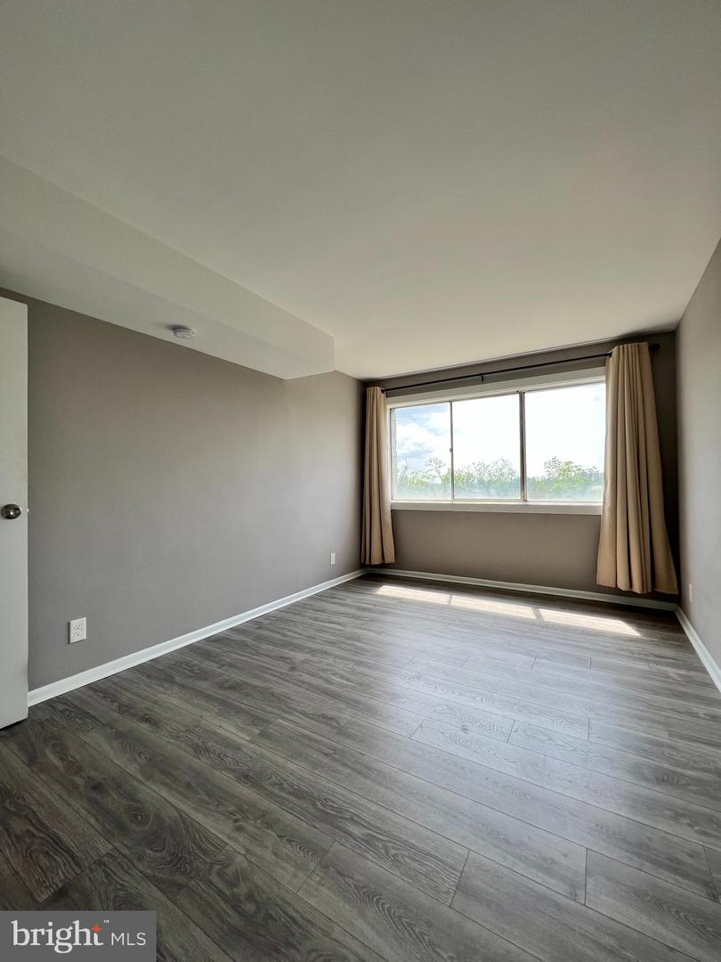 5801 Quantrell Ave #406