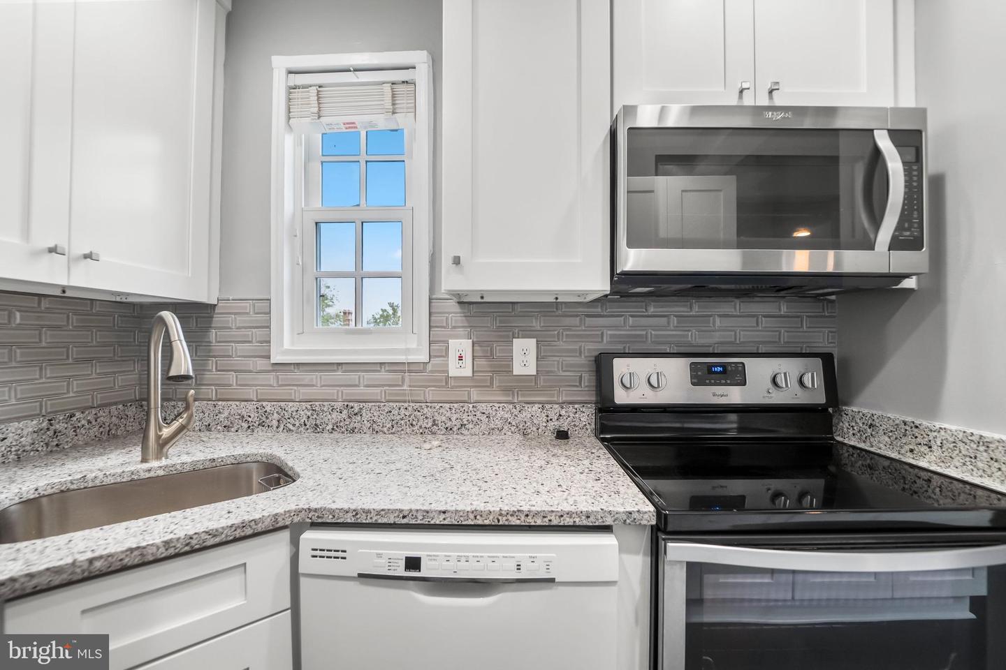 1734 W Abingdon Dr #302