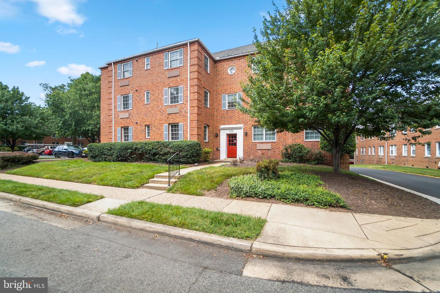 1734 W Abingdon Dr #302