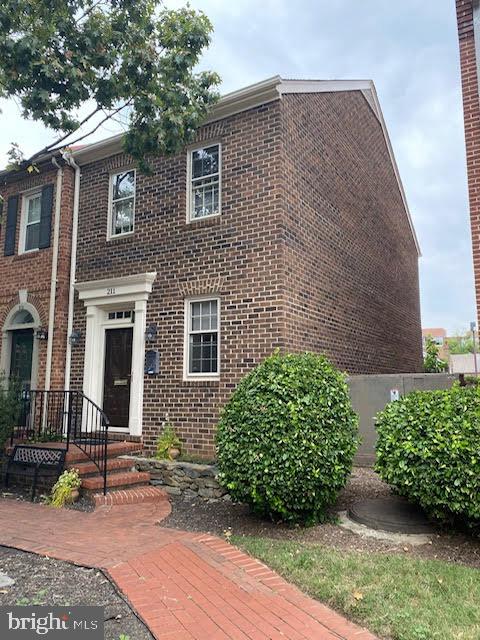 211 Oronoco St