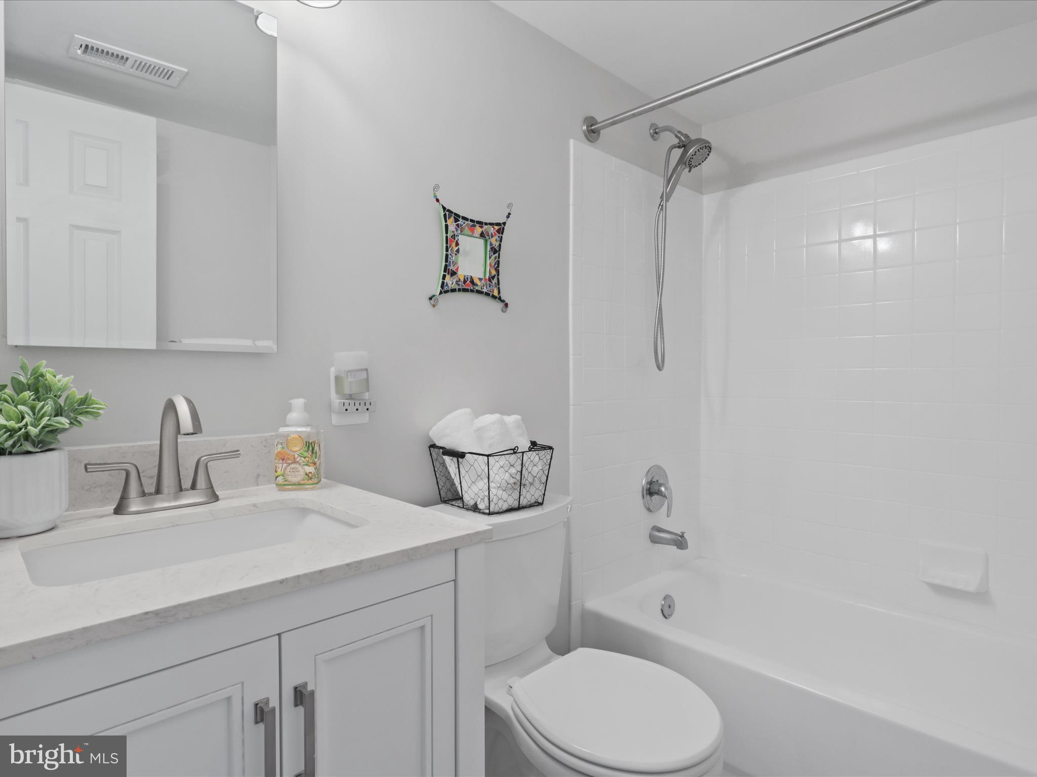 1611-B N van Dorn St