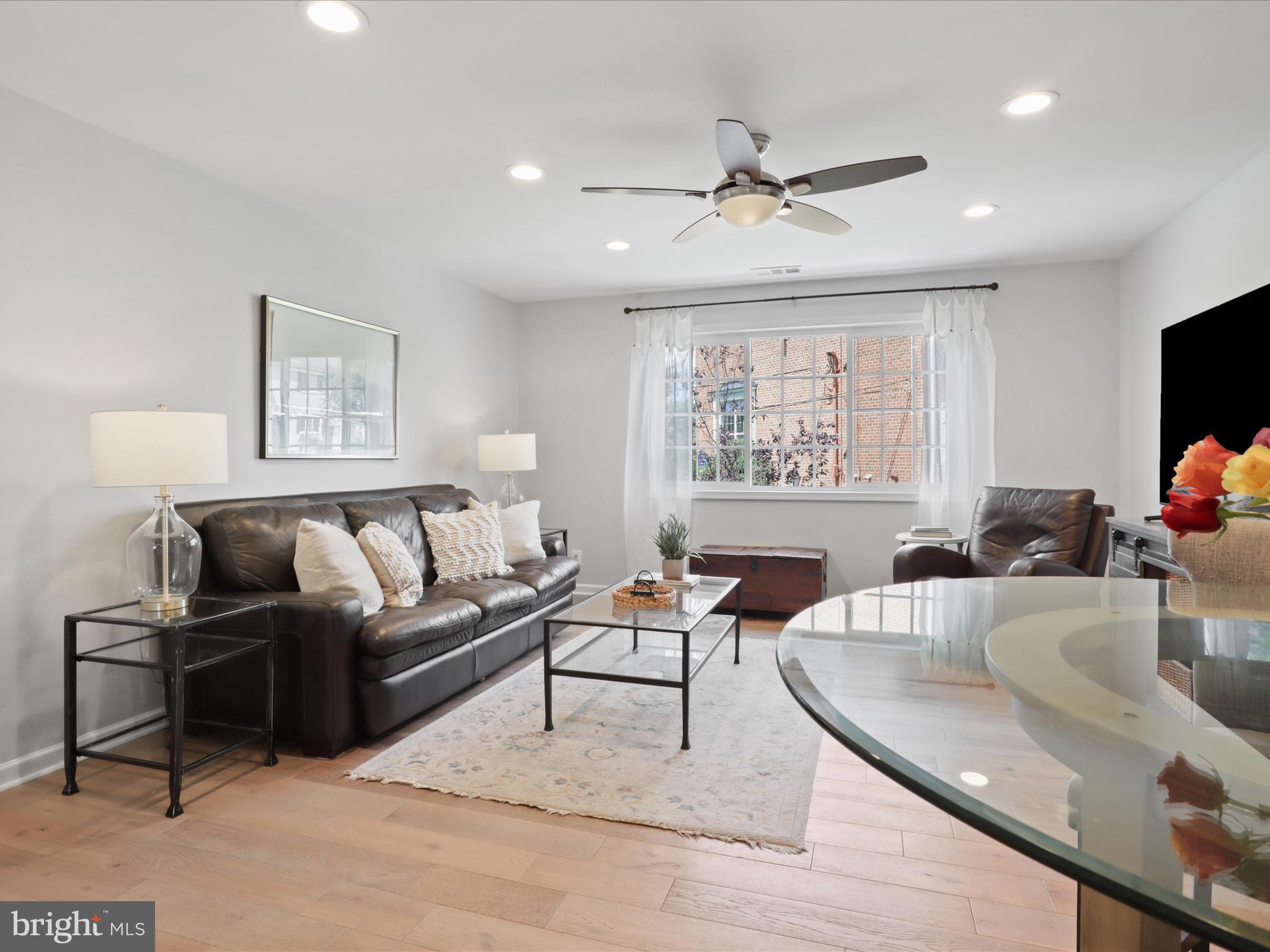 1611-B N van Dorn St