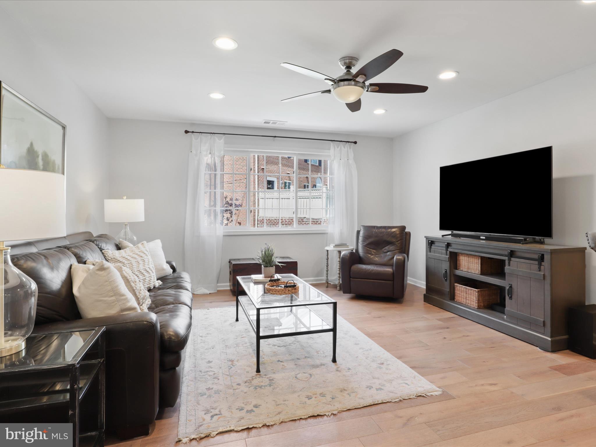 1611-B N van Dorn St