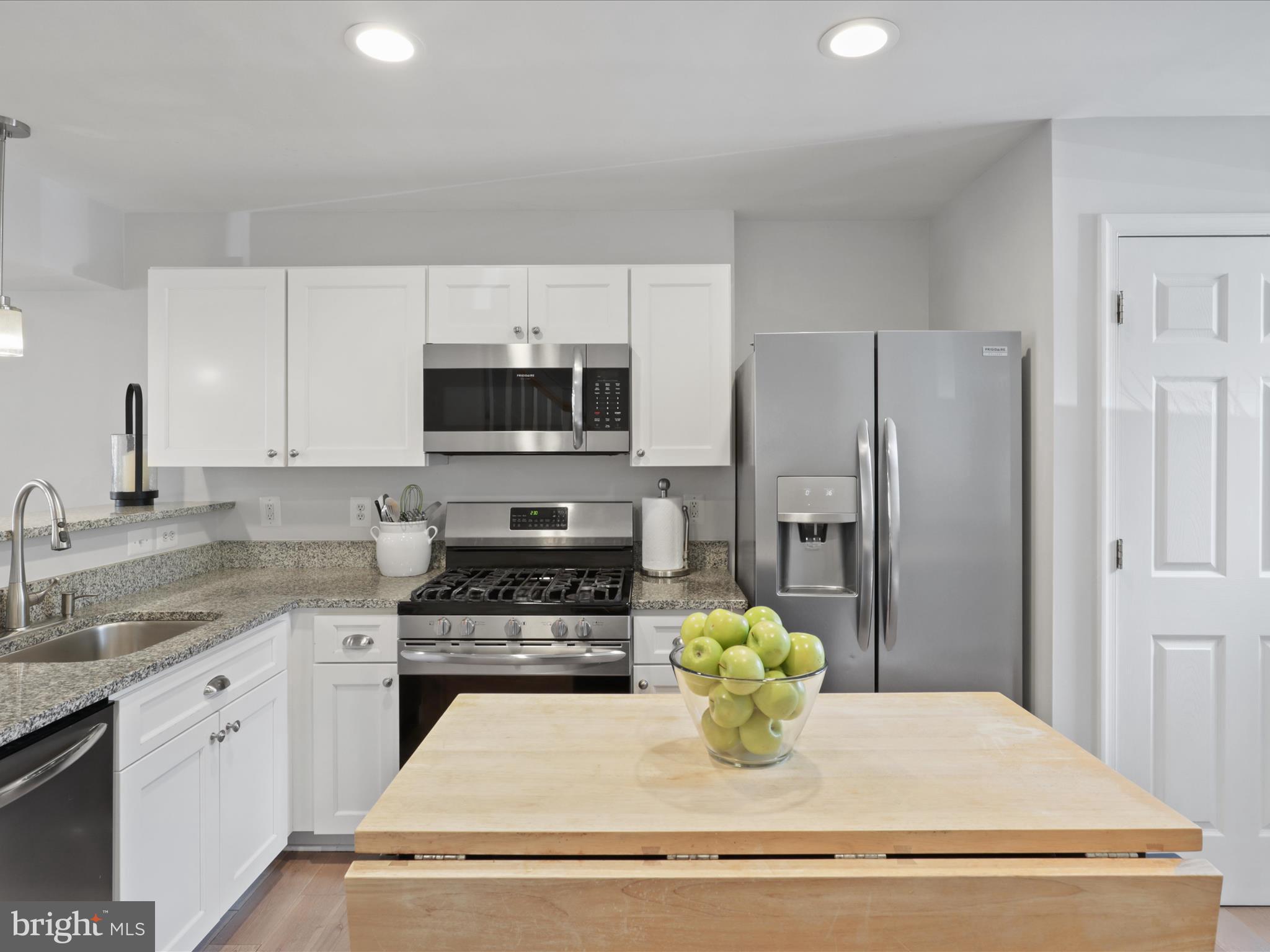 1611-B N van Dorn St