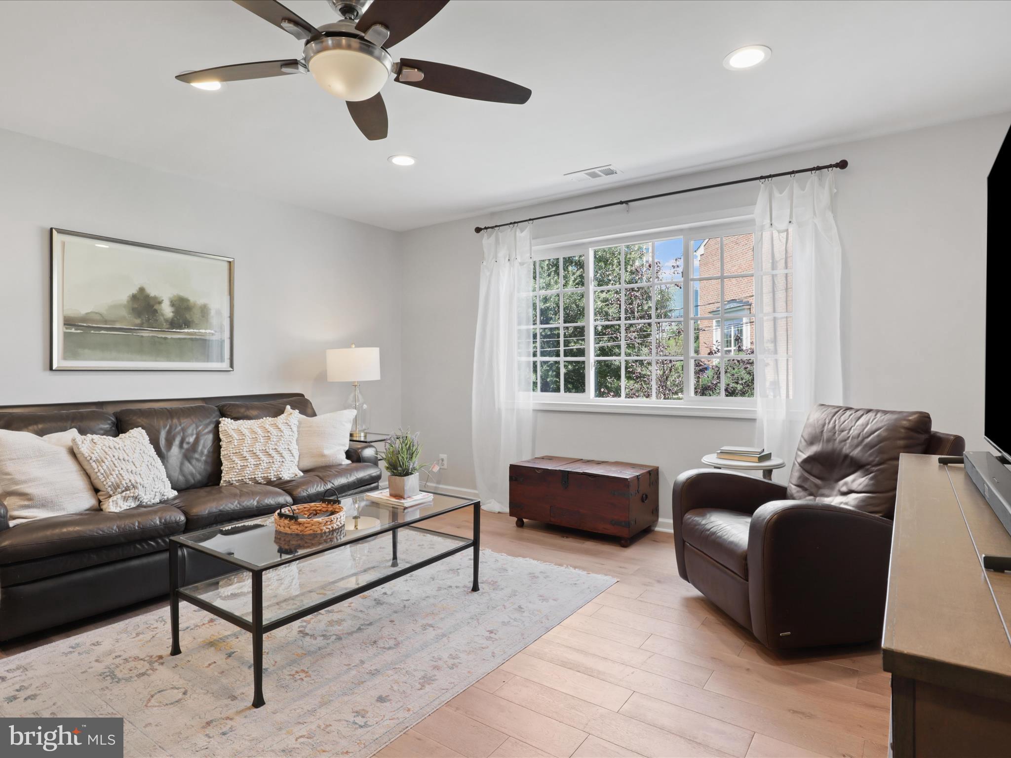 1611-B N van Dorn St