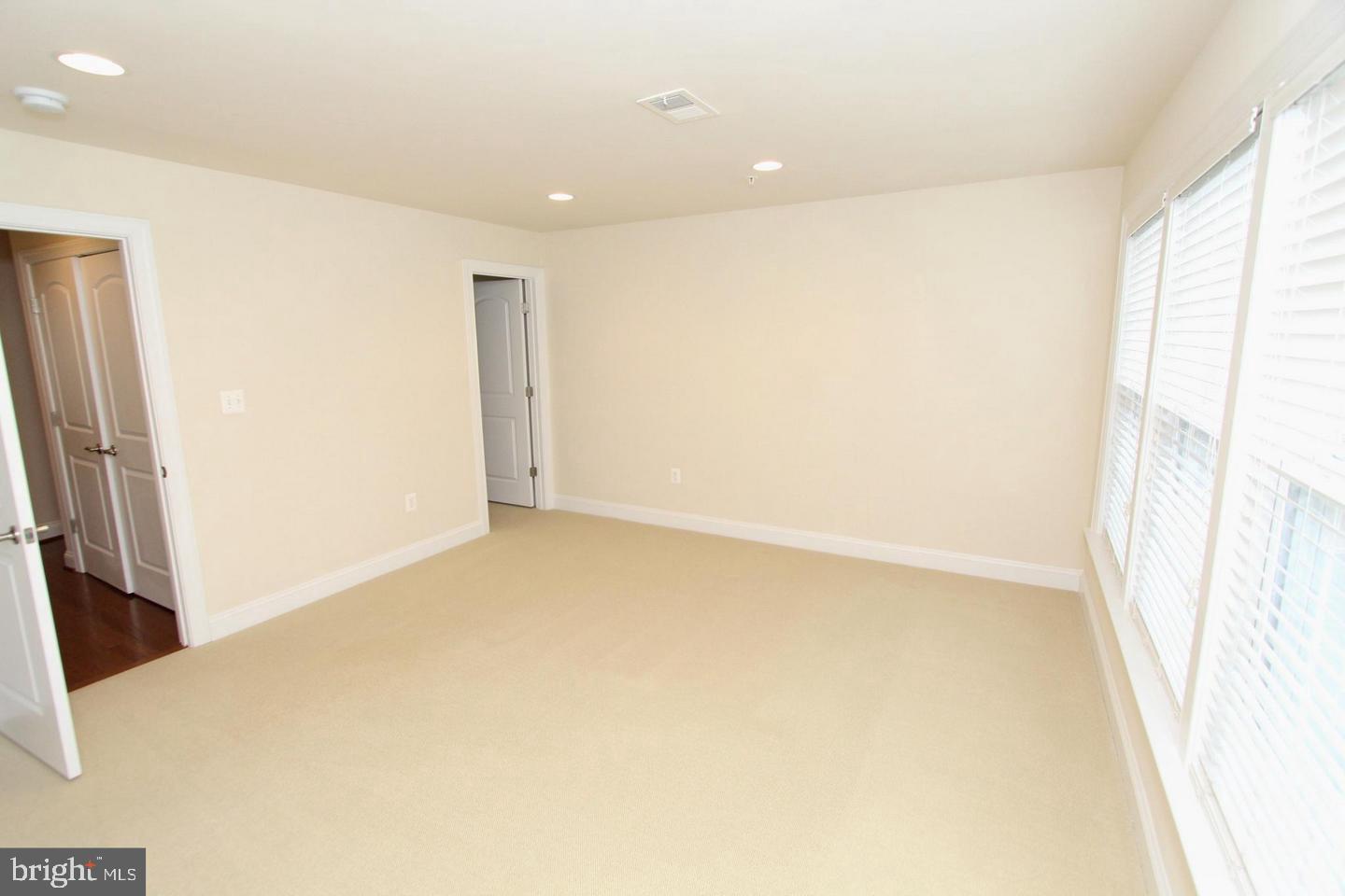 8043 Reserve Way