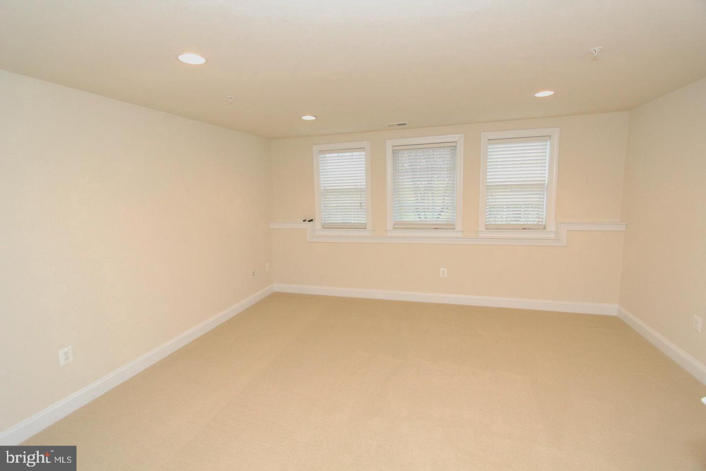 8043 Reserve Way