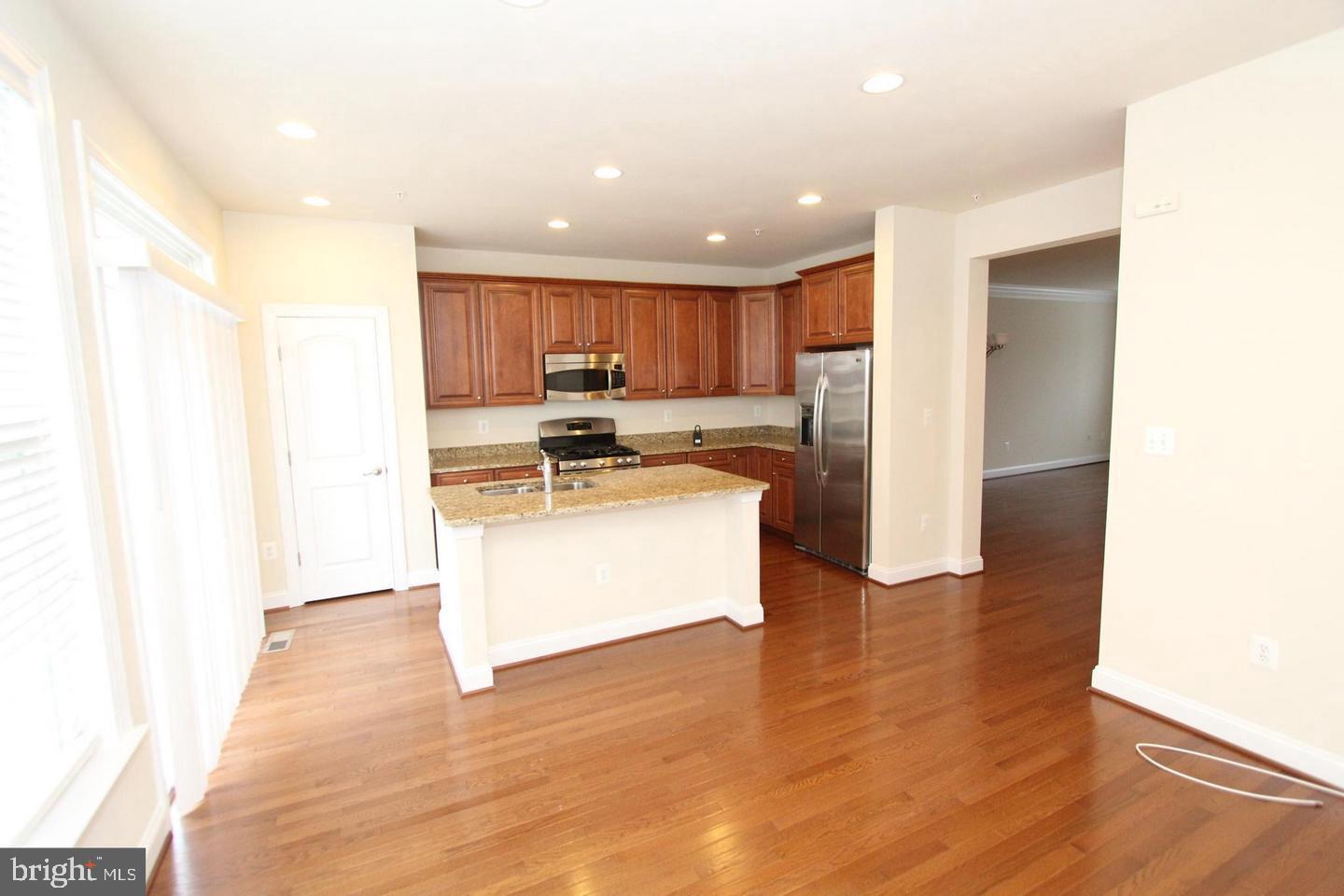 8043 Reserve Way