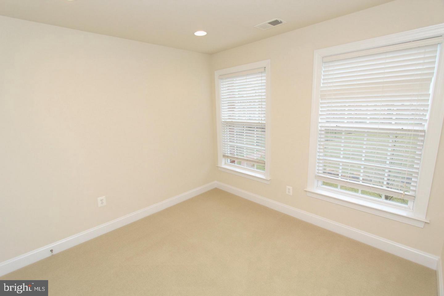 8043 Reserve Way