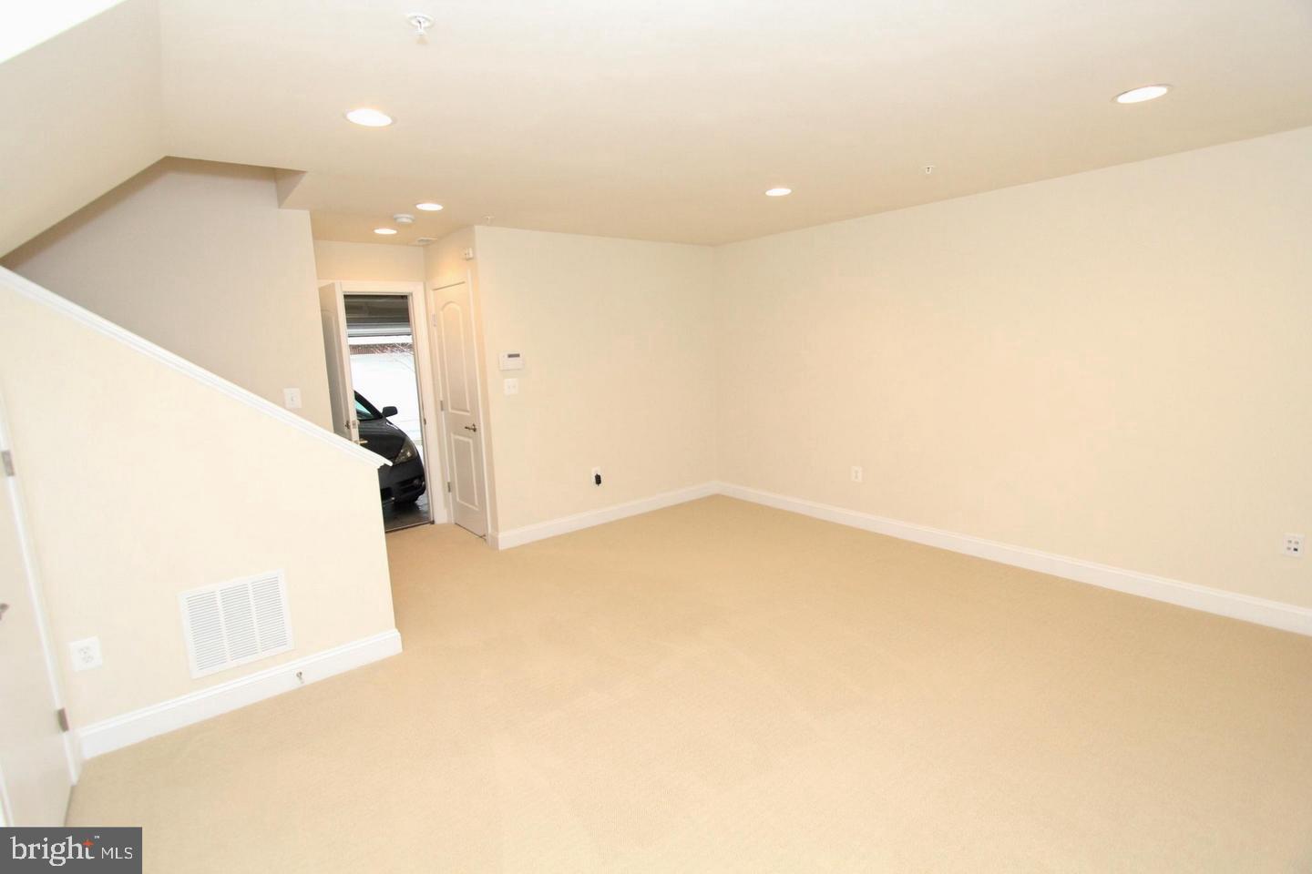 8043 Reserve Way