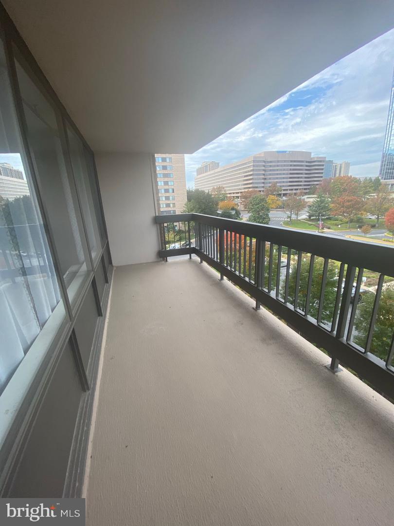 3705 S George Mason Dr #616s