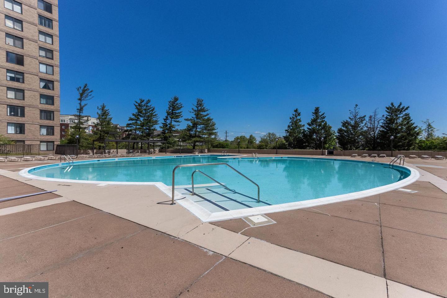 3705 S George Mason Dr #2218s