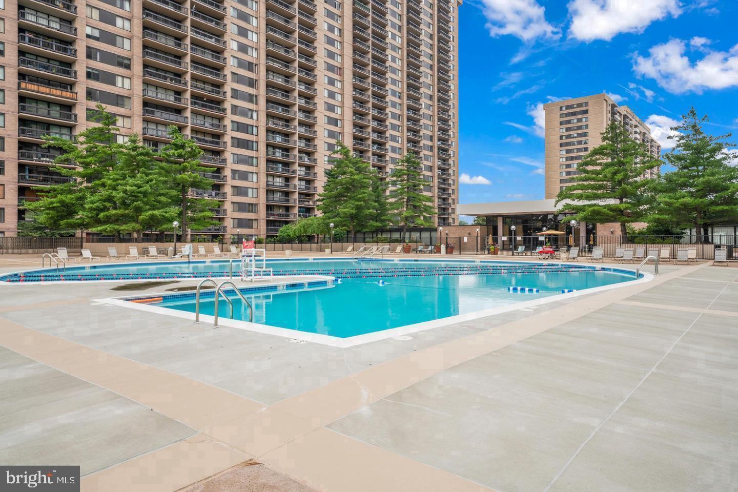3705 S George Mason Dr #2218s