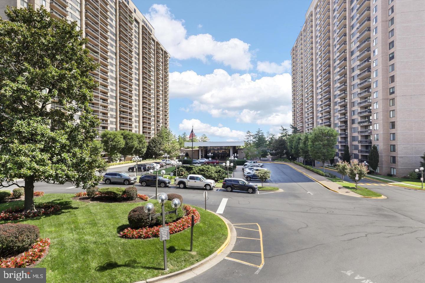3705 S George Mason Dr #2218s