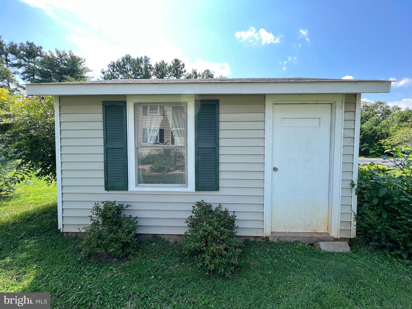 73 Louisa Ave