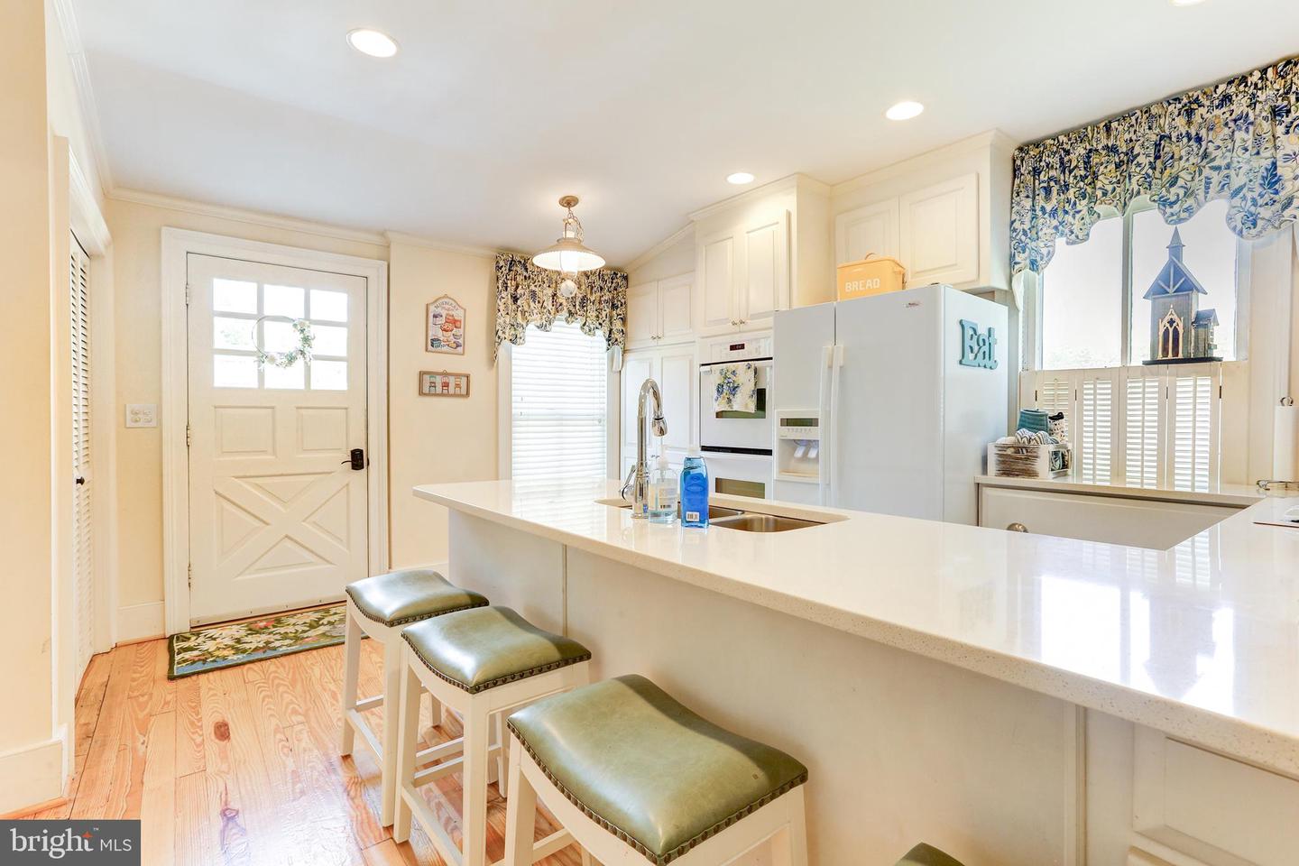 73 Louisa Ave
