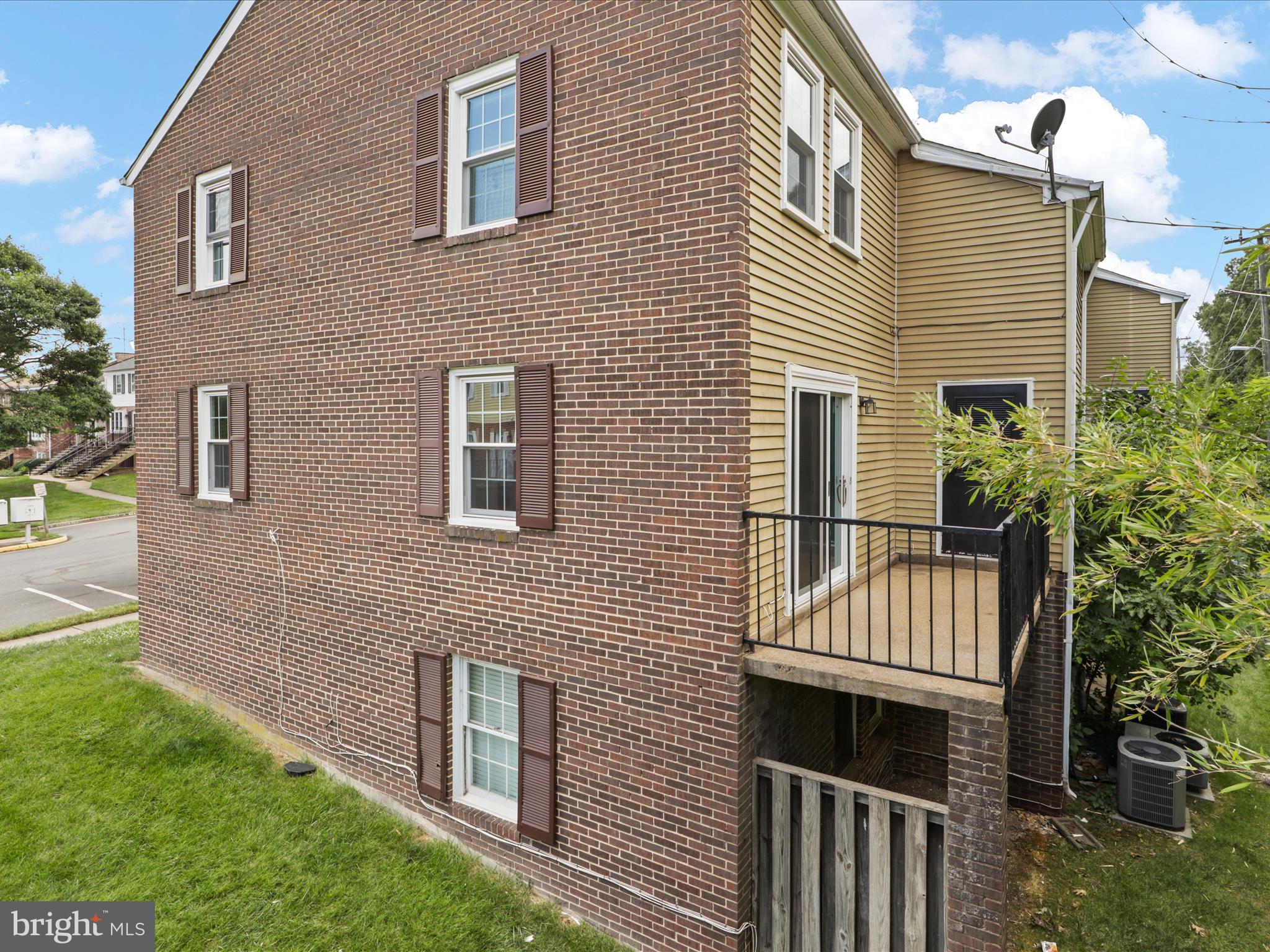 1036-C Brixton Ct