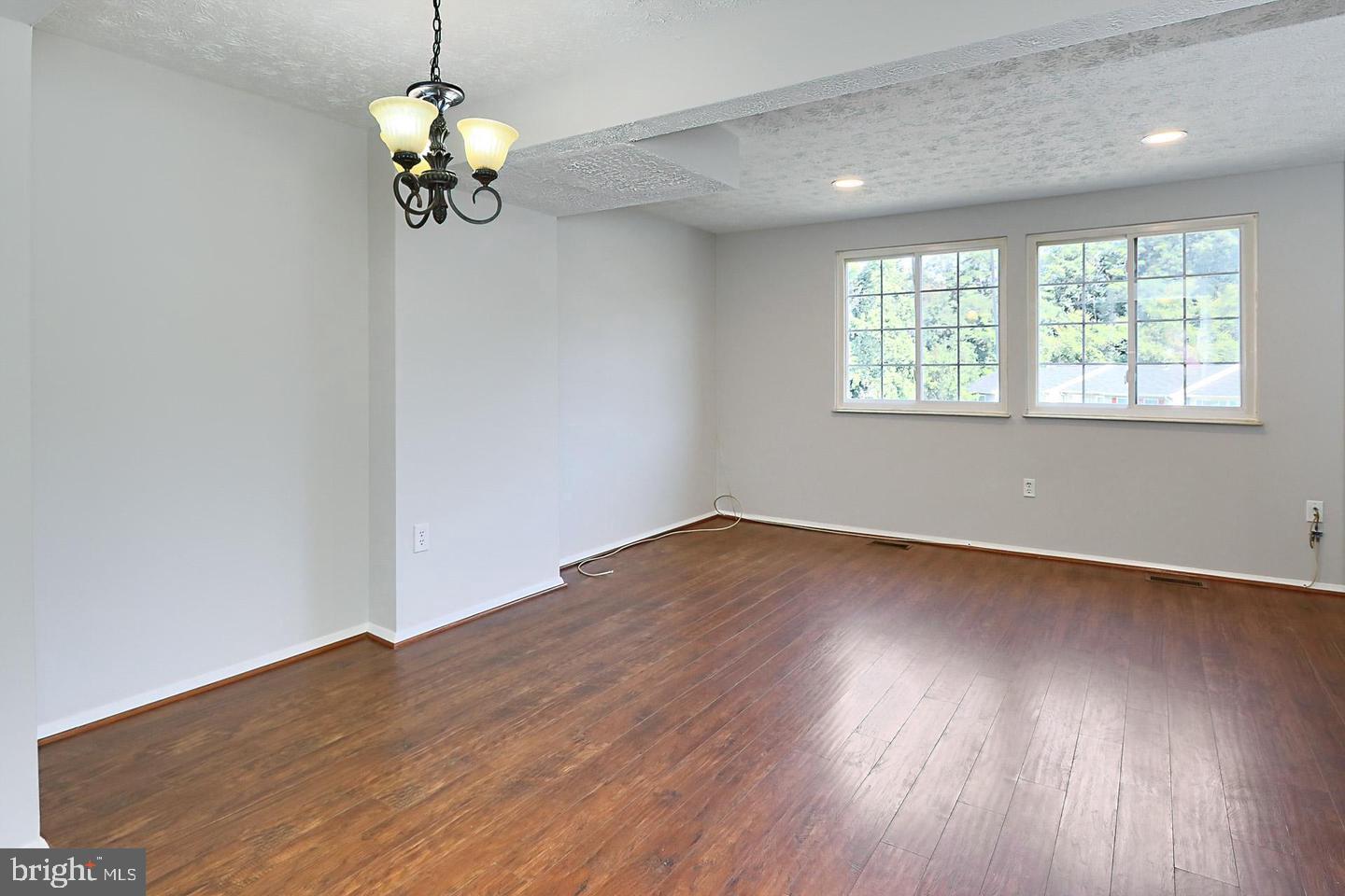 1650 DEVIL LANE