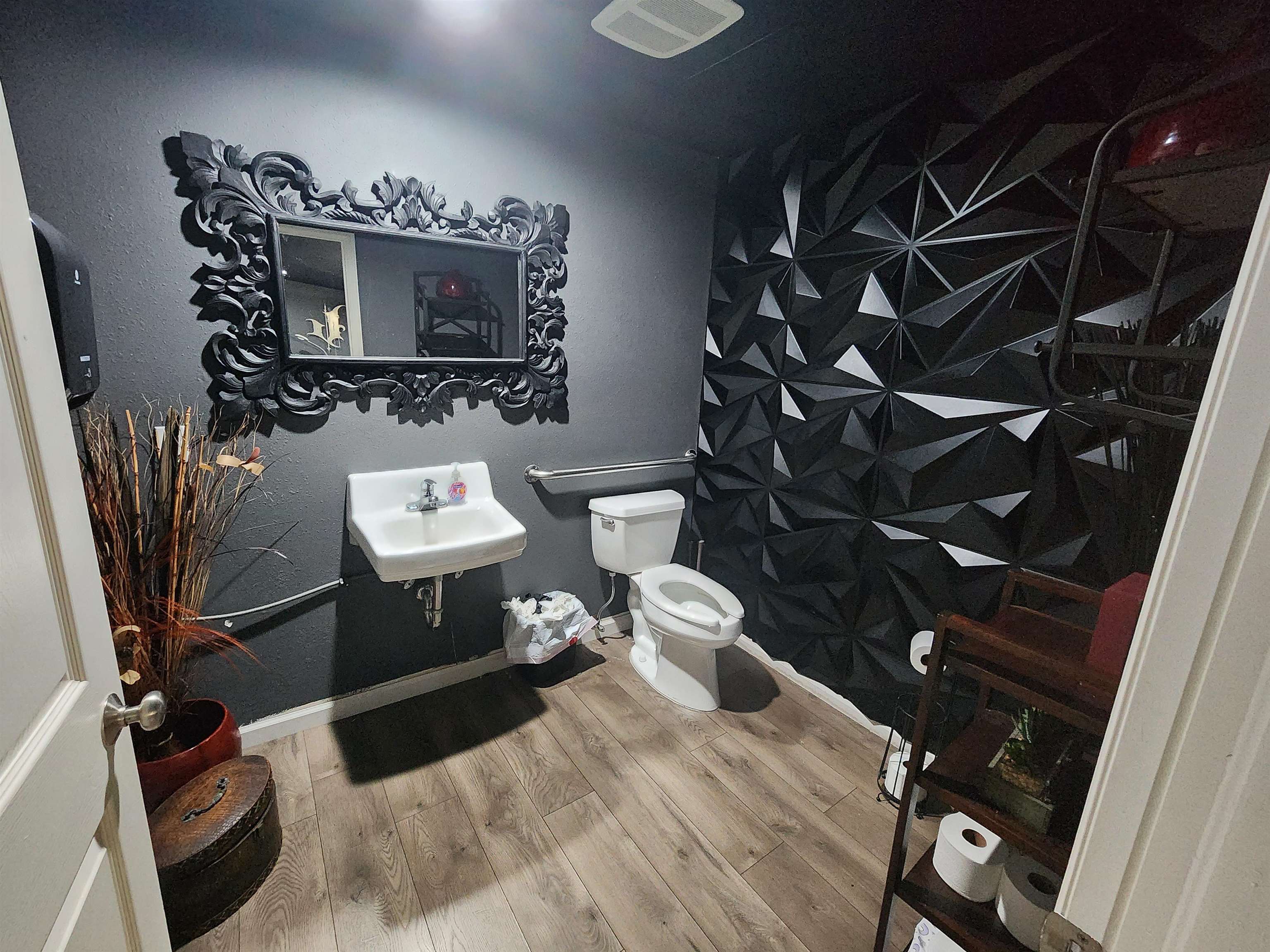 150 W Main Street Unit: E